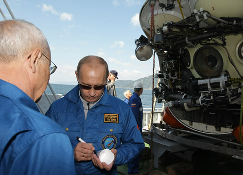 Russian PM Vladimir Putin dives in Lake Baikal on Mir 1