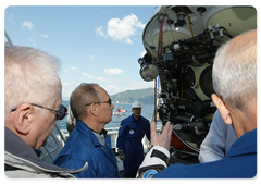 Prime Minister Vladimir Putin, on a working visit to the Siberian Federal District, descended to the bottom of Lake Baikal aboard a Mir submersible