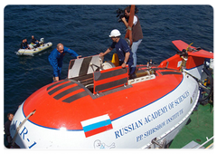 В.В.Путин совершил спуск на глубоководном аппарате «Мир» на дно озера Байкал