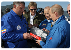 Prime Minister Vladimir Putin, on a working visit to the Siberian Federal District, descended to the bottom of Lake Baikal aboard a Mir submersible