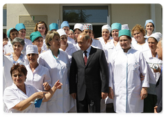 Председатель  Правительства России В.В.Путин побывал  в новом родильном доме Сухума, который был капитально отремонтирован   при  содействии  российской  стороны