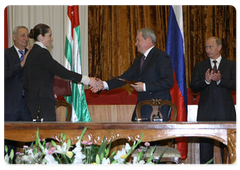 По итогам рабочего визита  В.В.Путина в Абхазию было подписано Соглашение между Правительством Республики Абхазия и Правительством Российской Федерации  об оказании помощи Республике Абхазия в социально-экономическом развитии