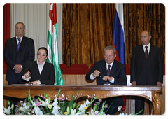 По итогам рабочего визита  В.В.Путина в Абхазию было подписано Соглашение между Правительством Республики Абхазия и Правительством Российской Федерации  об оказании помощи Республике Абхазия в социально-экономическом развитии