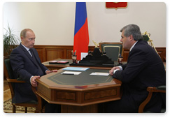Председатель Правительства Российской Федерации В.В.Путин провел рабочую встречу с губернатором Мурманской области Д.В.Дмитриенко