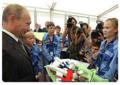 Prime Minister Vladimir Putin visiting exhibition pavilions at the International Air Show MAKS-2009