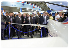 Prime Minister Vladimir Putin visiting exhibition pavilions at the International Air Show MAKS-2009
