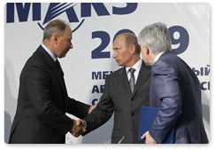 В присутствии В.В.Путина на Международном авиационно-космическом салоне «МАКС-2009» был подписан ряд контрактов