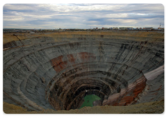 Prime Minister Vladimir Putin, on a visit to Yakutia, at the Mir open pit mine