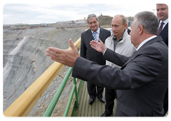 В.В.Путин, прибывший с рабочей поездкой в Республику Саха (Якутия), осмотрел карьер «Мир»