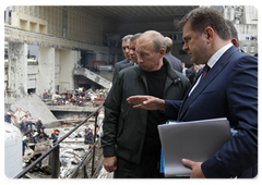Председатель Правительства Российской Федерации В.В.Путин, прибывший с рабочей поездкой в Республику Хакасия, посетил Саяно-Шушенскую ГЭС