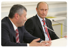 В.В.Путин по итогам переговоров с Президентом Южной Осетии Э.Д.Кокойты провел пресс-конференцию