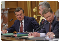 First Deputy Prime Minister Viktor Zubkov, Deputy Prime Minister Sergei Sobyanin and Deputy Prime Minister Sergei Ivanov (from left) at a meeting of the Government
