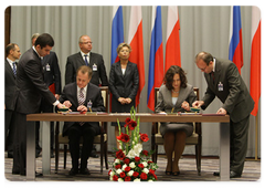 Russian Prime Minister Vladimir Putin and Polish Prime Minister Donald Tusk attending the ceremony of signing three documents