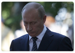 В.В.Путин принял участие в памятной церемонии у Могилы защитников побережья в Мемориальном комплексе Вестерплатте