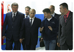 В.В.Путин, находящийся с рабочей поездкой в Тульской области, посетил предприятия региона, участвующие в реализации инвестиционного проекта «Промышленный комплекс город Новомосковск»