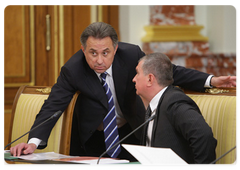 Vitaly Mutko, Minister for Sports, Tourism, and Youth Policy, left, and Deputy Prime Minister Igor Sechin at a Government meeting