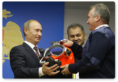 Председатель Правительства Российской Федерации В.В.Путин наградил отличившихся участников ликвидации аварии на Саяно-Шушенской ГЭС