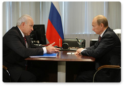 Председатель  Правительства Российской Федерации В.В.Путин провел рабочую встречу с председателем правительства Республики Хакасия В.М.Зиминым