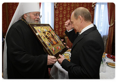 Vladimir Putin visited the Cathedral of Christ the Saviour in Moscow to worship before the Kursk Root Icon of the Apparition of the Mother of God, which is considered the most important relic for Orthodox Russians living abroad