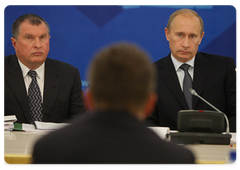 Prime Minister Vladimir Putin and Deputy Prime Minister Igor Sechin at the conference on the development of Yamal gas deposits