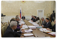 Председатель Правительства Российской Федерации В.В.Путин провел совещание по подготовке проекта федерального бюджета на 2010 год и плановый период 2011 и 2012 годов
