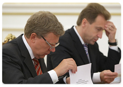 Minister of Finance Alexei Kudrin and First Deputy Prime Minister Igor Shuvalov at the meeting on a draft federal budget for 2010, and for the planning period of 2011 and 2012