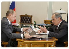 Prime Minister Vladimir Putin at a meeting with Tatarstan President Mintimer Shaimiyev