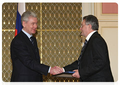 Deputy Prime Minister and Head of the Government Executive Office Sergei Sobyanin conferring government awards on representatives of the print media for 2009
