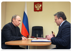 Председатель Правительства Российской Федерации В.В.Путин провел рабочую встречу с губернатором Ленинградской области В.П.Сердюковым