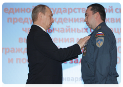 At the end of the meeting Prime Minister Vladimir Putin presented employees of the Ministry of Civil Defence, Emergencies and Disaster Relief with state awards