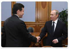 Председатель Правительства Российской Федерации В.В.Путин провел рабочую встречу с Главой Республики Калмыкия К.Н.Илюмжиновым