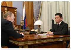 Глава Республики Калмыкия К.Н.Илюмжинов на встрече с Председателем Правительства Российской Федерации В.В.Путиным