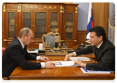 Председатель Правительства Российской Федерации В.В.Путин провел рабочую встречу с Главой Республики Калмыкия К.Н.Илюмжиновым