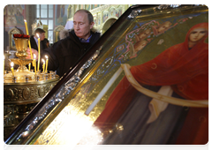 Председатель Правительства Российской Федерации В.В.Путин посетил в  Чебоксарах Покровско-Татианинский собор
