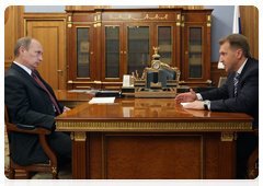 Председатель Правительства Российской Федерации В.В.Путин провел рабочую встречу с Первым заместителем Председателя Правительства России И.И.Шуваловым