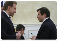 First Deputy Prime Minister Igor Shuvalov and Deputy Prime Minister Alexander Khloponin at a session of the Russian Government Presidium