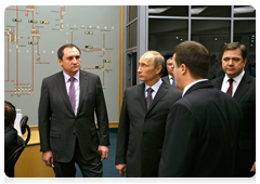 Prime Minister Vladimir Putin visiting central control unit at System Operator of Unified Energy System (SO UES)