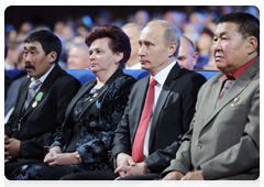 Председатель Правительства Российской Федерации В.В.Путин посетил концерт, посвященный Дню работника сельского хозяйства