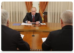Prime Minister Vladimir Putin with the United Russia party leadership