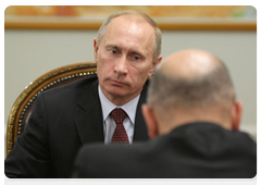 Prime Minister Vladimir Putin during a meeting with head of the Federal Taxation Service Mikhail Mishustin