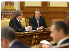 First Deputy Prime Minister Igor Shuvalov and Deputy Prime Minister and Minister of Finance Alexei Kudrin before a meeting of the Government of the Russian Federation