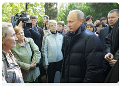 Prime Minister Vladimir Putin talking to residents of flood-hit Novomikhailovsky in the Krasnodar Territory