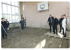Председатель Правительства Российской Федерации В.В.Путин осмотрел посёлок Новомихайловский, пострадавший во время наводнения в Краснодарском крае