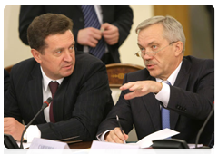Stavropol Territory Governor Valery Gayevsky and Belgorod Region Governor Yevgeny Savchenko during a meeting on the results of the harvest and the development of livestock production