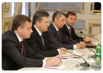 Ukrainian President Viktor Yanukovych meeting with Prime Minister Vladimir Putin