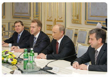 Prime Minister Vladimir Putin meeting with Ukrainian President Viktor Yanukovych
