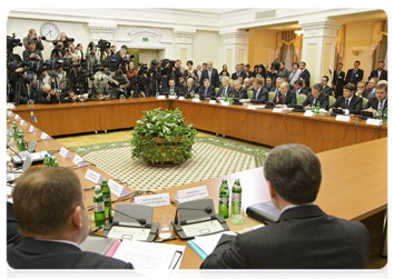 Prime Minister Vladimir Putin taking part in a meeting of the Committee on Economic Cooperation of the Russian-Ukrainian Interstate Commission