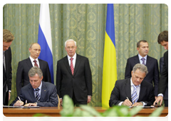 A series of documents have been signed in the presence of Prime Minister Vladimir Putin and Ukrainian Prime Minister Mykola Azarov following Russian-Ukrainian talks