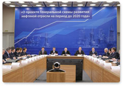 Председатель Правительства Российской Федерации В.В.Путин провел в г. Новокуйбышевске совещание по вопросу «О проекте генеральной схемы развития нефтяной отрасли на период до 2020 года»