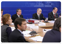 Prime Minister Vladimir Putin at a meeting in Novokuibyshevsk on the draft general strategy for developing the oil industry till 2020
